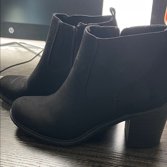 Natural Reflections Black Ankle Booties - Picture 3 of 5